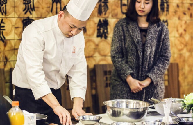 廚師上門(mén)O2O平臺(tái)轉(zhuǎn)型“高端定制”能否找到盈利突破口？|餐飲界