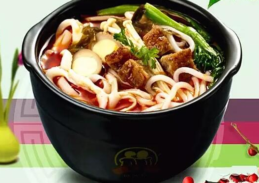 15年憑借一碗土豆粉開近千家店，秘訣是什么？|餐飲界