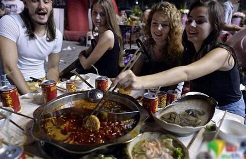 火鍋當選國民美食，“她經(jīng)濟”成重頭戲