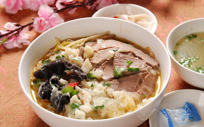 特色美食被“標(biāo)準(zhǔn)化”背后的思考：同質(zhì)化問題怎么破？