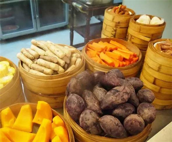 你覺得不上檔次的那些餐飲，卻為何頻頻能夠引爆市場？