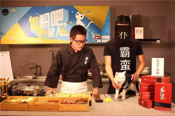 餐飲業(yè)開啟“直播”新模式，餐飲人該怎么正確把玩？