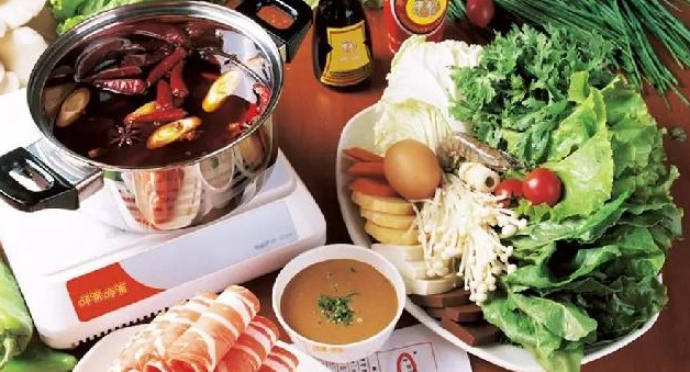 呷哺進(jìn)軍火鍋調(diào)料，火鍋品牌入局調(diào)料市場(chǎng)漸成常態(tài)