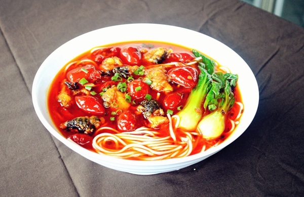 多家小面館員工稱幾月未領(lǐng)工資，重慶小面不賺錢了？|餐飲界