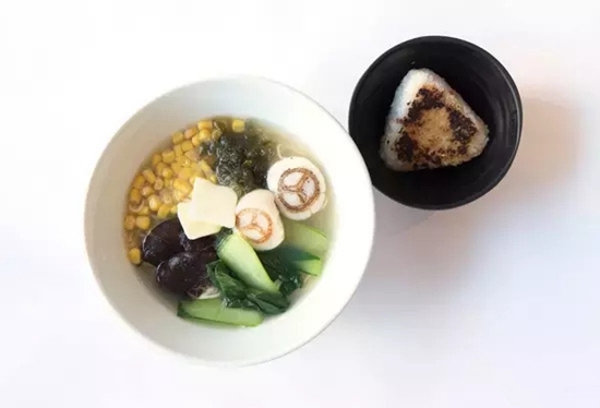 奔馳干起了餐飲，網(wǎng)友評價是這樣的……