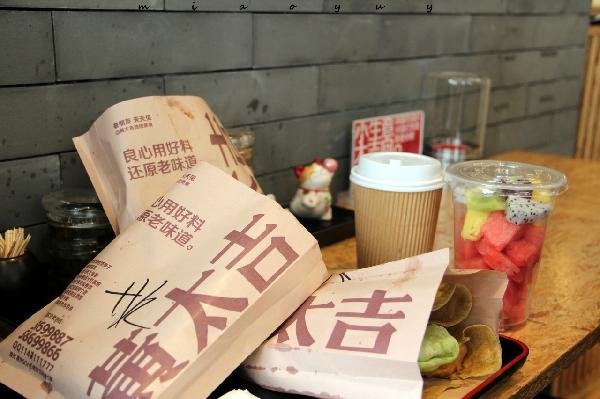風口上的同類，為何黃太吉關(guān)店過半，西少爺年入1億？|餐飲界