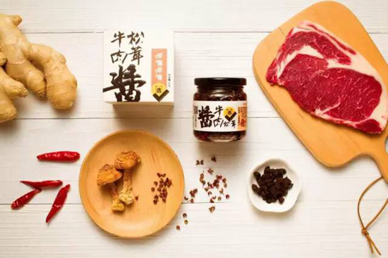 面對早已對手林立的調(diào)味品市場，呷哺呷哺為何現(xiàn)在才選擇進(jìn)入？|餐飲界
