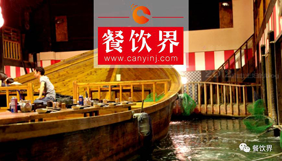 城會(huì)玩！這家火爆日本的居酒屋，竟然可以一邊釣魚一邊吃生魚片！
