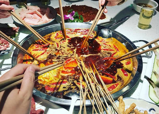 敢去紐約時代廣場秀肌肉，這個四川火鍋憑什么？