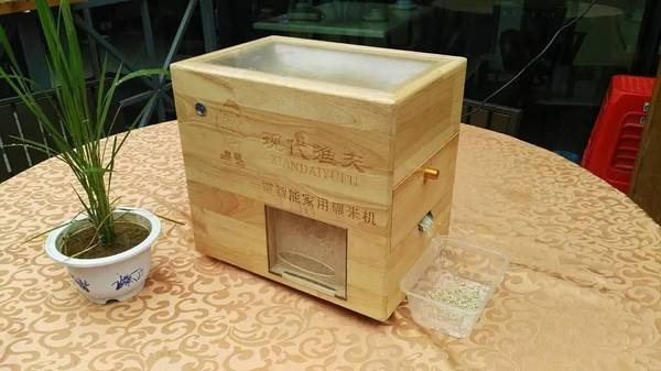 這家粥店竟然把碾米機(jī)搬上了餐桌！并成功吸引了美女網(wǎng)紅關(guān)注！
