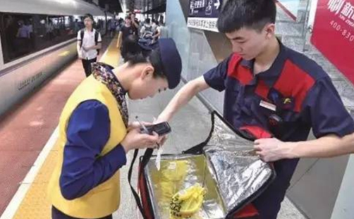 不爭(zhēng)外賣競(jìng)價(jià)排名，利用這種操作，吸引了10多萬(wàn)的忠實(shí)粉絲