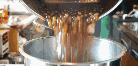 一杯奶茶=8罐紅牛！你們愛喝的COCO、貢茶等暢銷奶茶，還敢喝嗎？