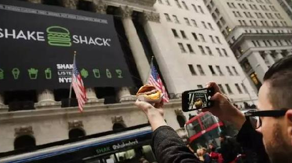 美國(guó)漢堡網(wǎng)紅“Shake Shack”要來上海開店了，不過要等到2019年