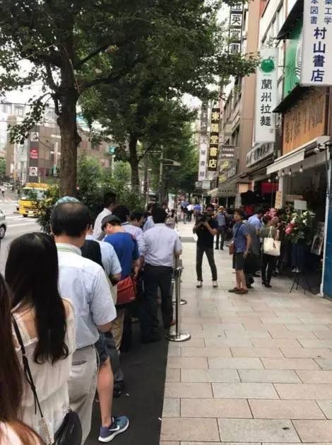 100塊一碗的蘭州拉面竟在日本排長隊(duì)，中國餐飲人該如何走出去？ | 深思