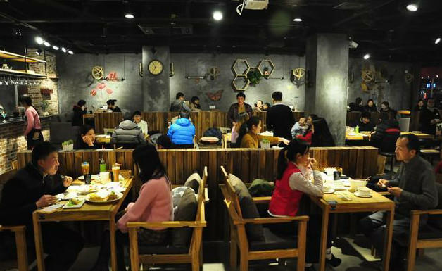 每天只賣一道菜月入120萬日元，她成功的秘訣是什么？|餐飲界