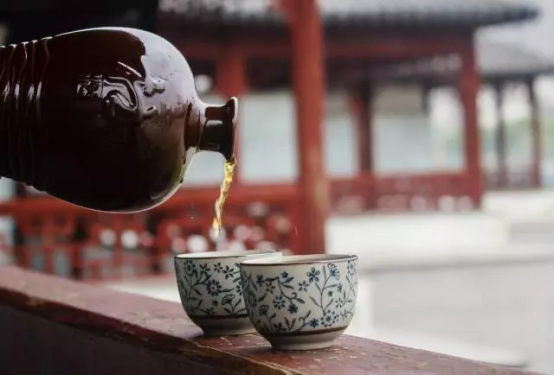 耘林黑杜酒拔草：百年工藝，古法釀造果然名不虛傳！|餐飲界