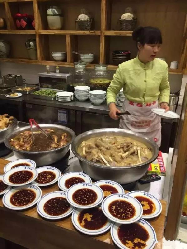食號燴面館：只賣一碗面，日翻臺六次，營業(yè)額達(dá)3萬！|餐飲界