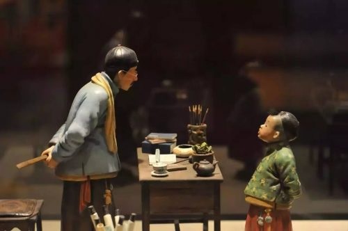 狗不理、大麻花，那是給外地人吃的，煎餅果子才是天津衛(wèi)的真愛！
