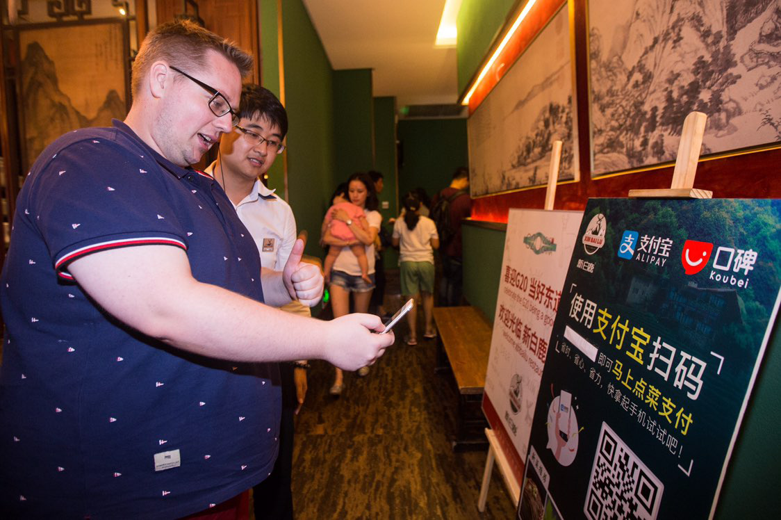 用低俗營銷抓住眼球后，是否真的會(huì)給餐廳帶來收益？|餐飲界