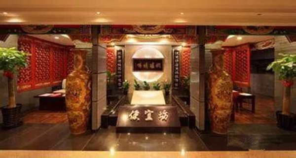 同樣都是做鴨，成名600年的烤鴨鼻祖，竟這樣被全聚德?lián)屃孙L頭？
