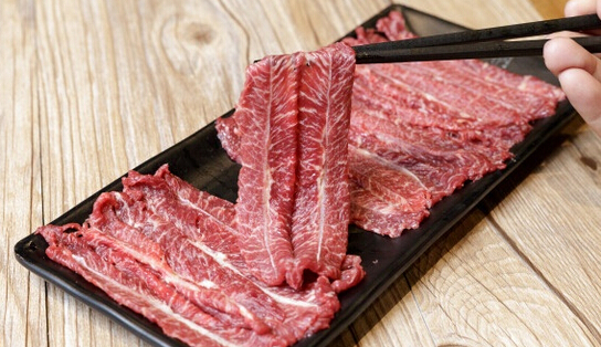 這個城市400多家潮汕牛肉火鍋，今冬只剩下101家，原來被串串香給頂了|餐飲界