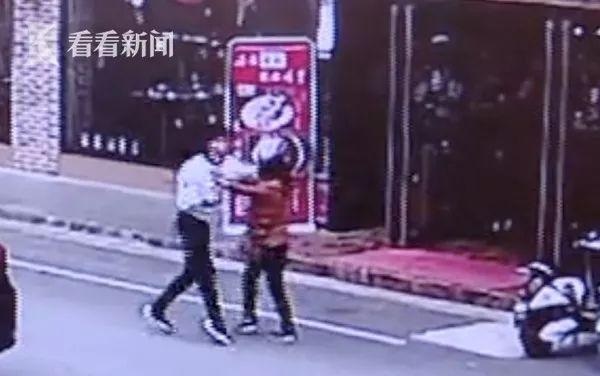 餐廳女員工遲到1分鐘被辭退，還被負(fù)責(zé)人猛踹、狠扇耳光