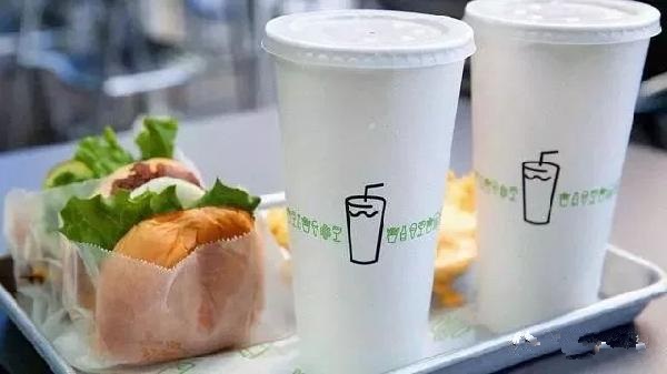 從路邊小攤到年入10億美元的上市餐企，只用了10年就碾壓麥當勞！