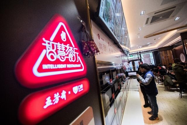 營(yíng)業(yè)額增長(zhǎng)40% ，人效翻三倍，五芳齋無(wú)人智慧餐廳首曬成績(jī)單