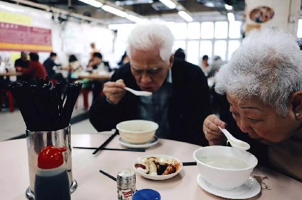 老順德人開(kāi)的粥店，不僅在香港站穩(wěn)腳跟，還得到了周潤(rùn)發(fā)的喜歡