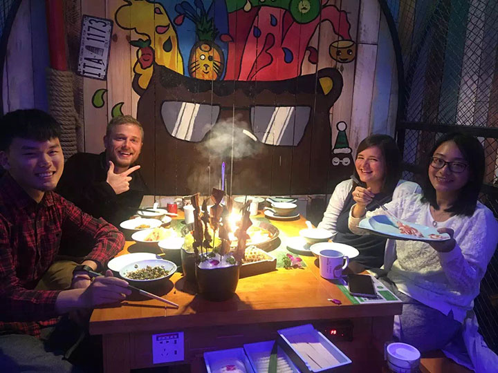 知道你抵擋不住火鍋的誘惑，一份美食大餐免費送給你