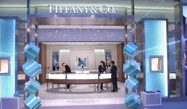 從時(shí)尚到過(guò)時(shí)，Tiffany藍(lán)是這樣一步步被餐飲人用廢的！
