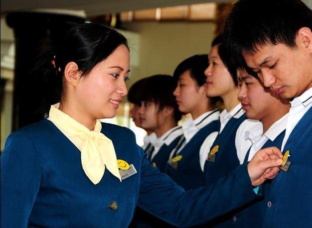 “小女孩”是做不好領(lǐng)班的！如何做一個(gè)優(yōu)秀的餐廳領(lǐng)班？