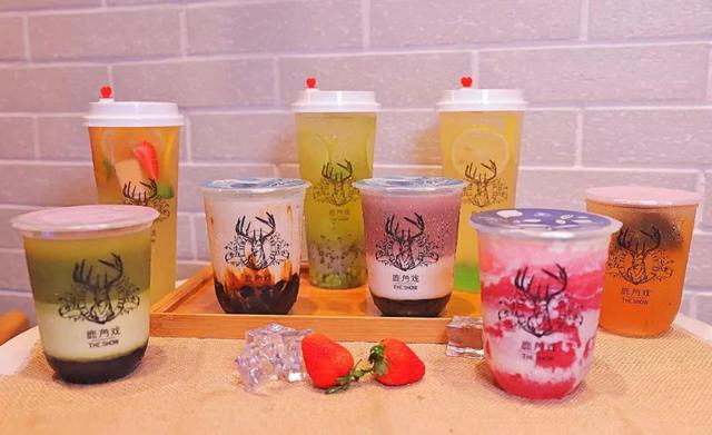 鹿角戲更名傳因資本注入，茶飲品牌緣何受資本青睞？｜餐見