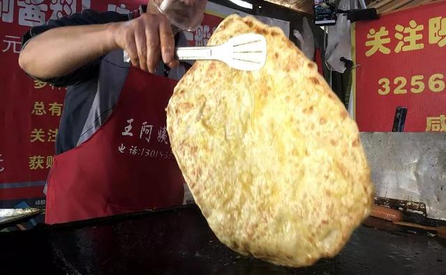 每天工作8個小時，賣200多個灌餅，月入4萬還買了兩套房！