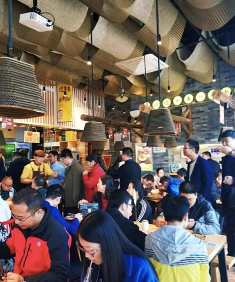 100多平的店面日收1.5萬，翻座達6次以上，憑什么？