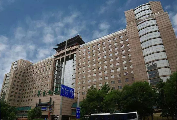 京東買下翠宮飯店辦公用？透過高端飯店的衰落看餐飲 | 餐見