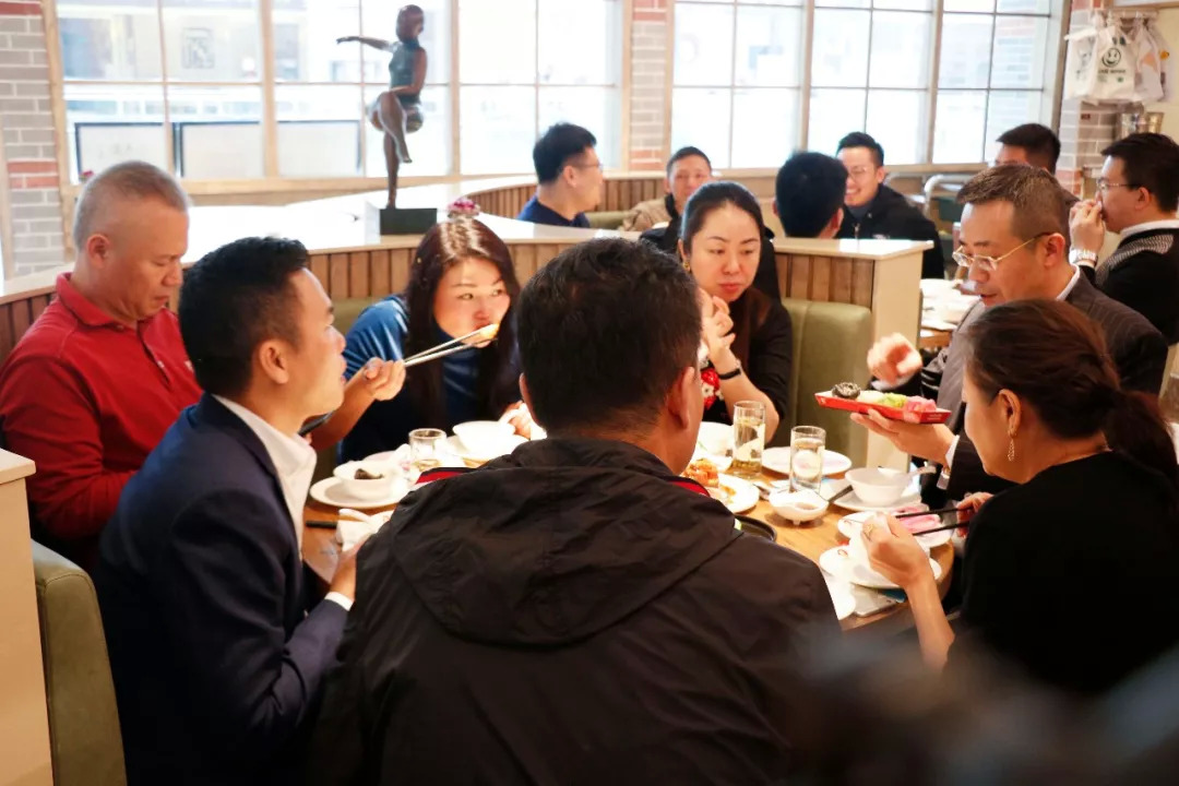 我們研究了100家餐廳：發(fā)現(xiàn)生意好的都有20個特征！
