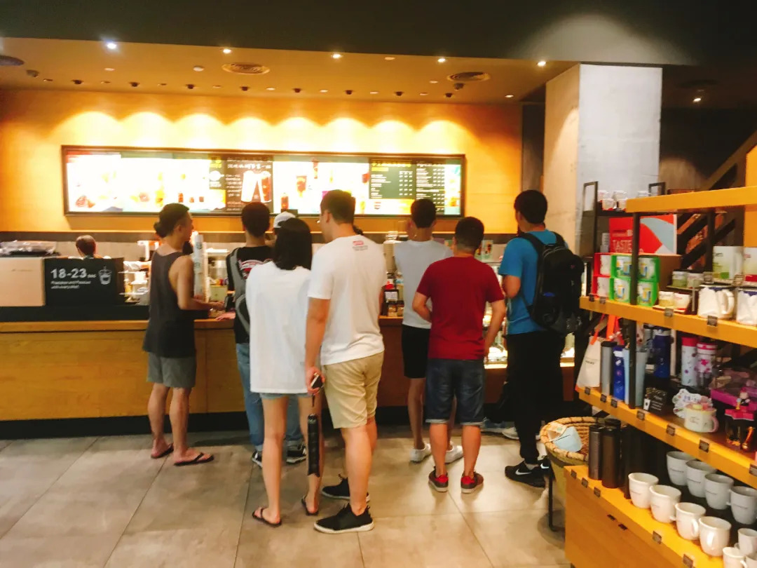 茶、咖不分家！喜茶與星巴克的成功有何共性？｜餐見|餐飲界