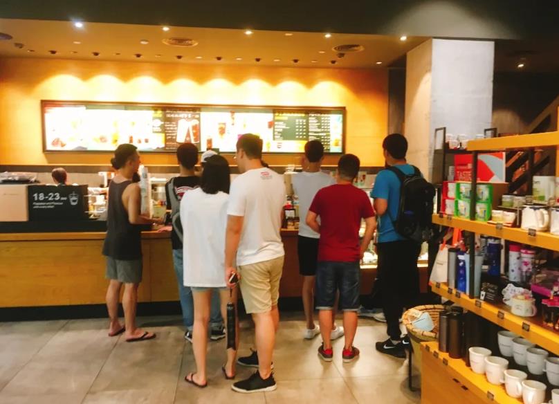 茶、咖不分家！喜茶與星巴克的成功有何共性？｜餐見