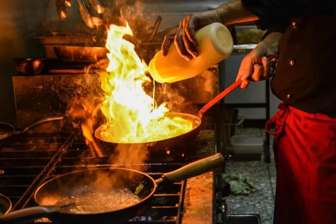 餐飲大事件204期 ｜喜茶、奈雪的茶明年要赴港上市？面包新語(yǔ)一加盟店蛋糕被檢出沙門氏菌，全國(guó)門店整改審查|餐飲界