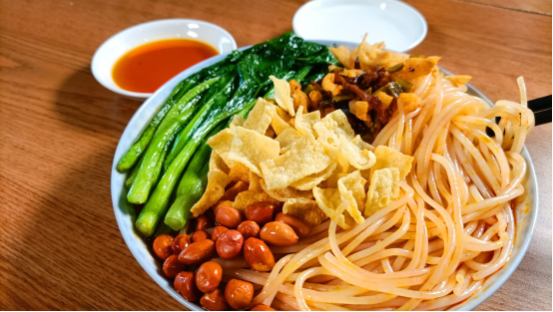 大型真香現(xiàn)場，青菜才是螺螄粉的“靈魂伴侶”
