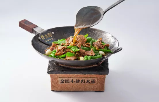 一盤辣椒炒肉，能撐起費大廚的“出湘記”嗎？