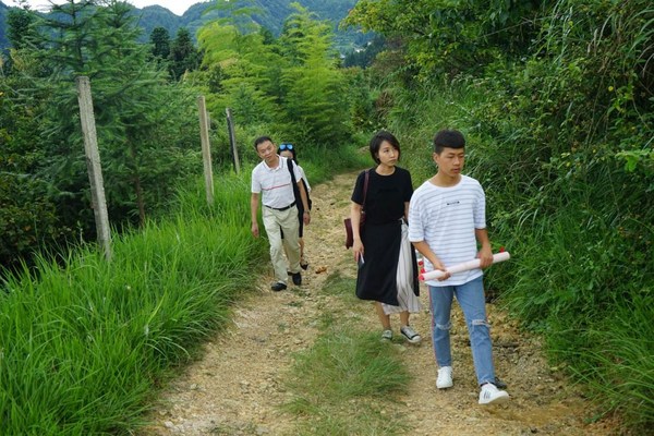 29年教學(xué)，9年公益，他以身作則，改變了無(wú)數(shù)山區(qū)孩子的人生