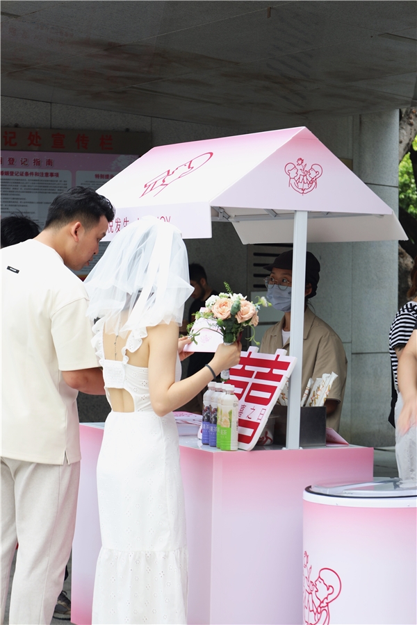 累計(jì)為超23萬對新人送上喜茶，520喜茶再度聯(lián)合民政局送喜|餐飲界