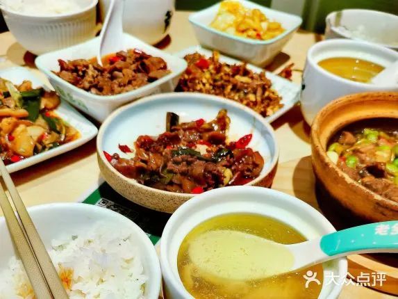 被成人小飯桌“打臉”的快餐 該走向何方？|餐飲界