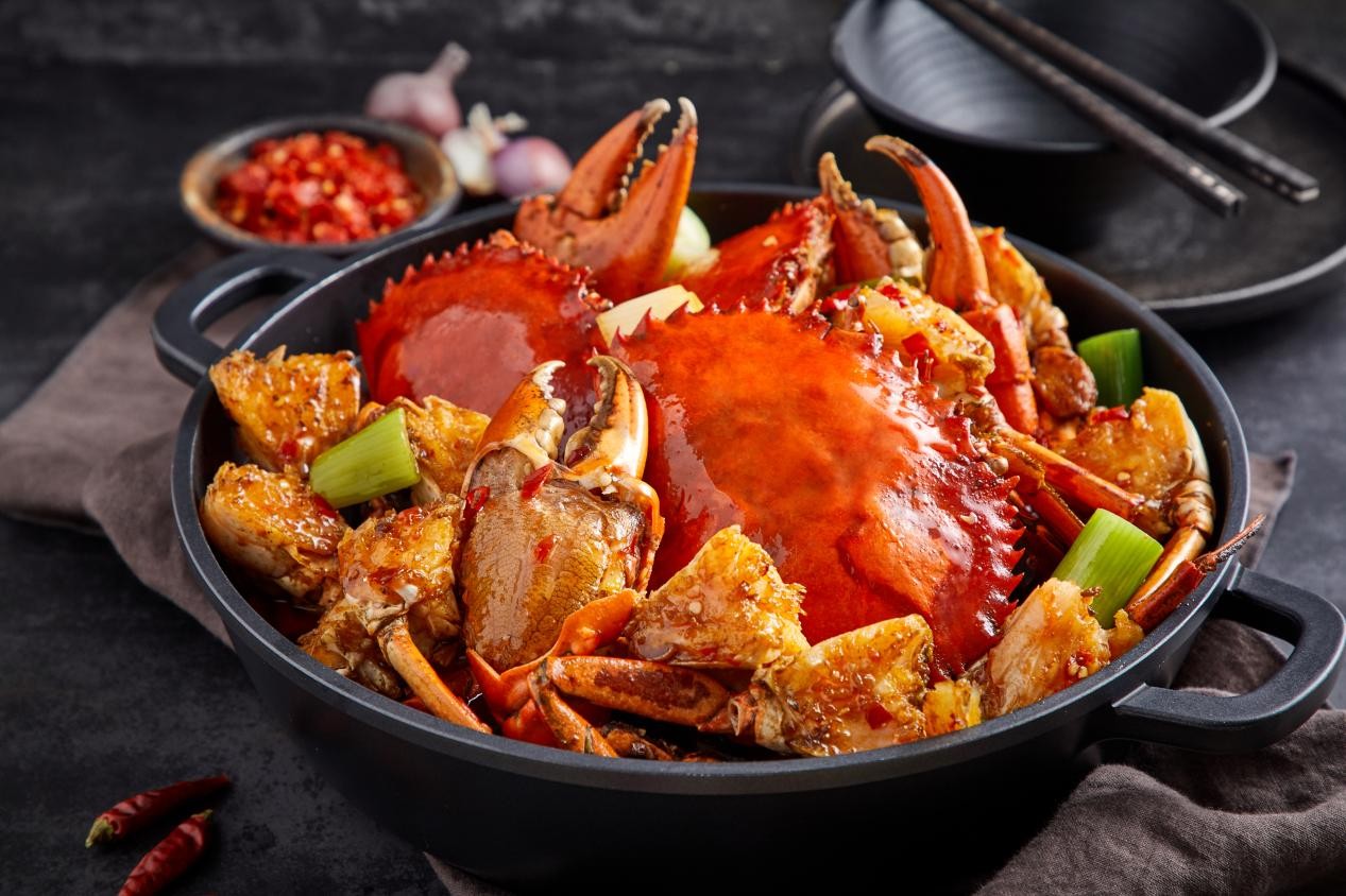 吃蟹要怎樣吃出個新“鮮”感？七欣天海鮮火鍋給你答案！