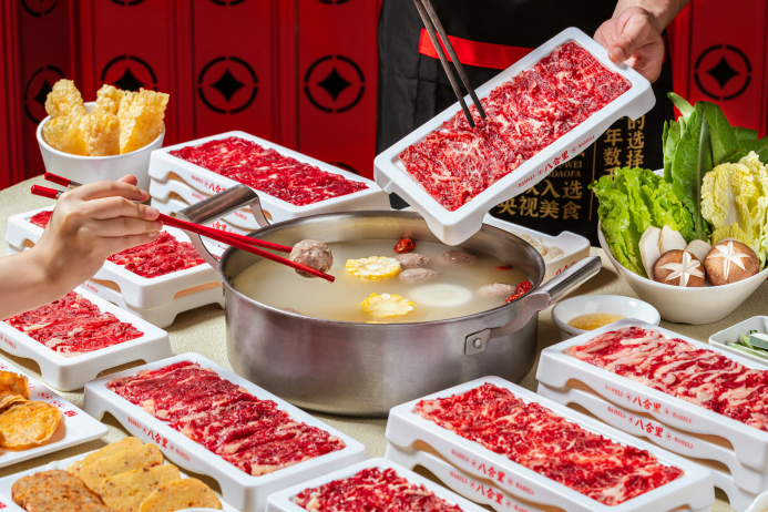 一人食火鍋“受害者”爆火后，八合里火鍋官方回應(yīng)來了|餐飲界