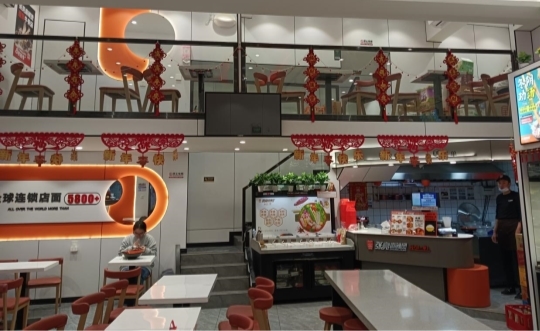 柳州加盟商施洪邦：一個不會煮麻辣燙的店主，如何實現(xiàn)首日破萬？