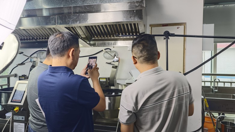 炒菜機(jī)器人席卷餐飲，預(yù)制菜迎來終結(jié)者？|餐飲界