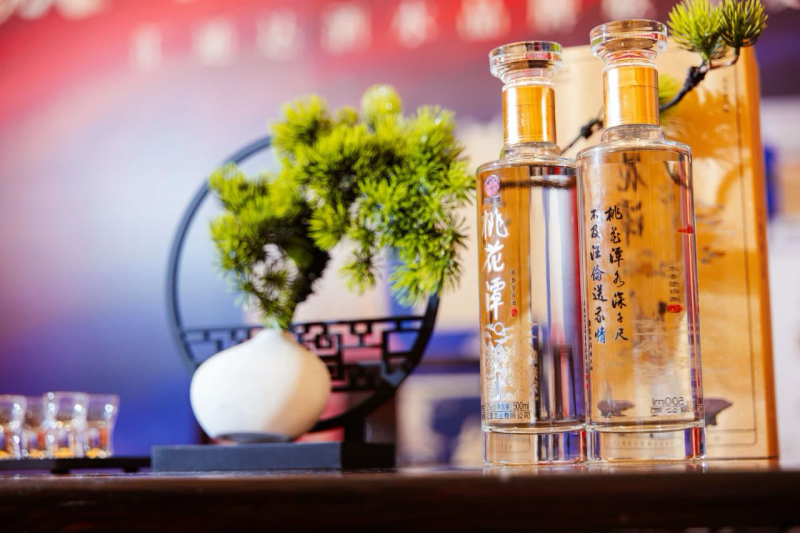 桃花潭酒壇香型發(fā)布會(huì)：一場風(fēng)味重塑的白酒創(chuàng)新探索|餐飲界